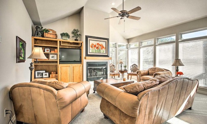 Bella Vista Casa | Home with Deck Near Lake Avalon, Boat Ramp and Golf!