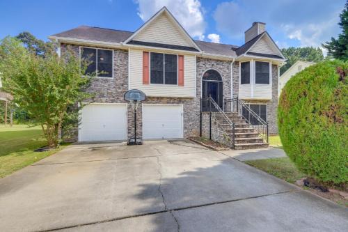 Hampton Casa | Home with Dog-Friendly Yard in Quiet Atlanta Suburb