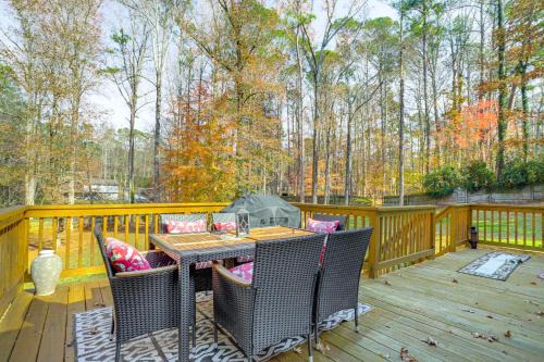 Woodstock Casa | Home with Grill and Games - 17 Mi to LakePointe Sports