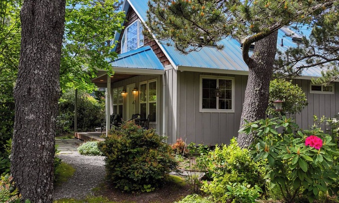 Manzanita Casa | Home with lots of character! Surrounded by trees, close to Nehalem Bay State Park and the beach.
