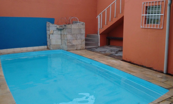 Mongagua Casa | Inicio con piscina y sala de juegos, espacioso y cómodo, cerca de la playa.