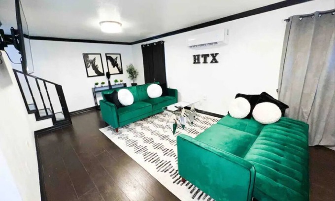 Southeast Houston Cabaña | Home with POWER - Near downtown Houston, Medical Center