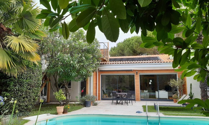 La Rochelle Casa | Inicio con sur frente a la piscina sin vecinos en La Rochelle