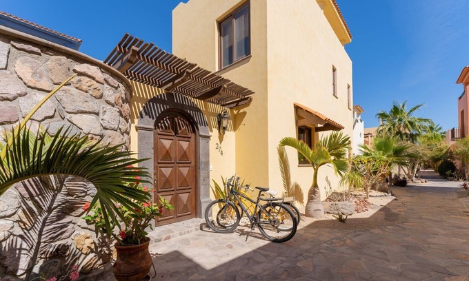Nopolo Casa | Home with stunning ocean view and breathtaking sights of the Sierra La Giganta.
