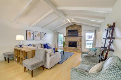Bella Vista Casa | Home with Trail Access and Fire Pit in Bella Vista!