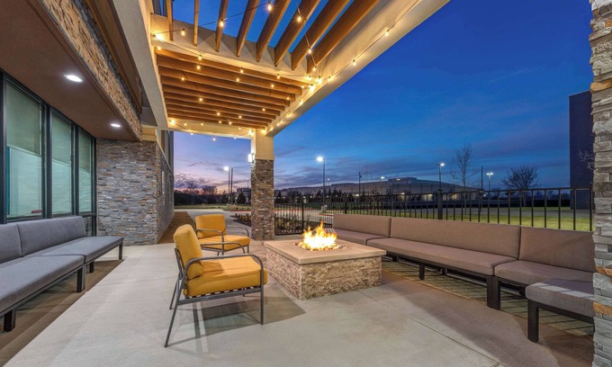 West Dallas Hotel | Home2 Suites Dallas I-30 Cockrell Hill