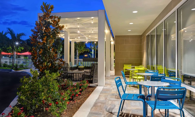 Naples Hotel | Home2 Suites Naples I-75 Pine Ridge Road, FL