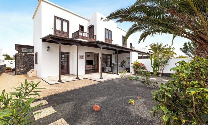 Playa Blanca Chalet De Esquí | Home2Book Serene Canary Style House, Garden & Pool