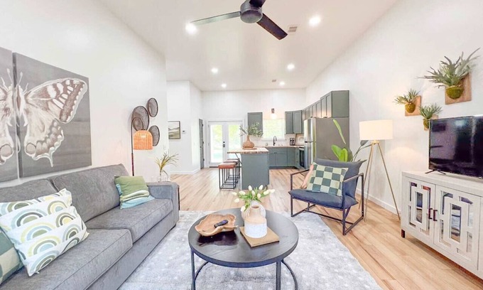 Mountain View Apartamento | Homebase~ A Modern Apt w/ No Extra Cleaning Fee