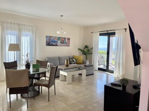Salobre Villa | HomeForGuest Villa 7 in Salobre Golf with nice views to the mountains