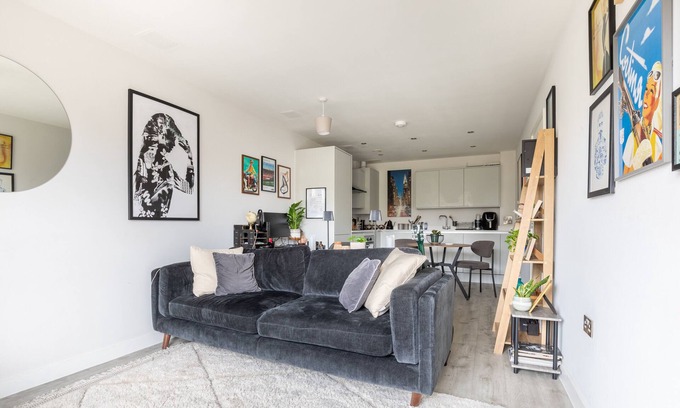 Bristol Floating Harbour Apartamento | Homely 1BD Flat Close to Waterfront, Bristol