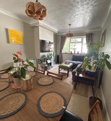 Walton-on-Thames Apartamento | Homely 2 Bed Apartment in Walton - Sleeps 3 and Free parking