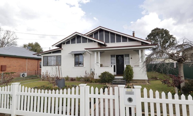 Tenterfield Casa | Homely 2-Bed Cottage Near Tenterfield Centre