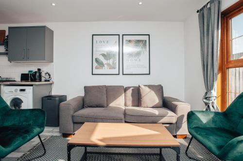 Tipton Apartamento | HOMELY 3BD TOWNHOUSE w 2WCs 15MINS TO BHAM &WOLV