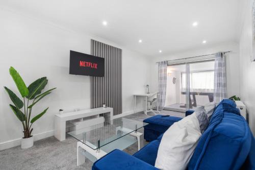 Staines Apartamento | Homely 3bed house near Heathrow with parking