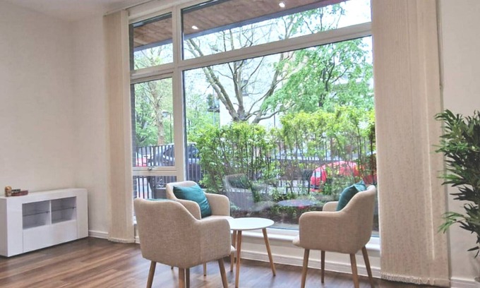 South Acton Apartamento | Homely 4 bedroom 3 bathroom with patio, London