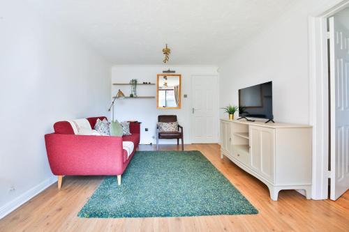 Trowbridge Casa | Homely 5 Bed House - 15 Mins to Cardiff City