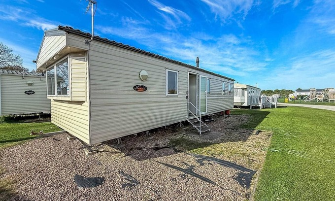 Louth Casa | Homely 8 berth caravan at Sunnydale in Lincolnshire ref 35069S