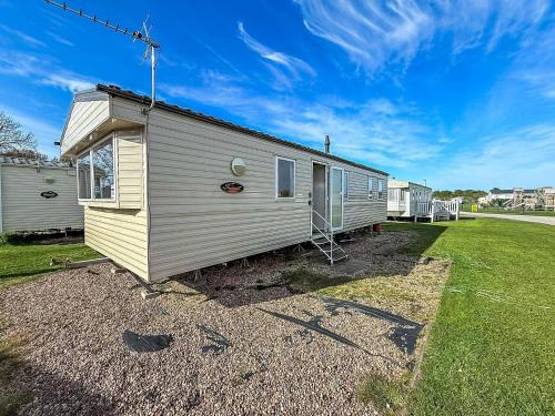 Louth Otro | Homely 8 Berth Caravan At Sunnydale In Lincolnshire Ref 35069S