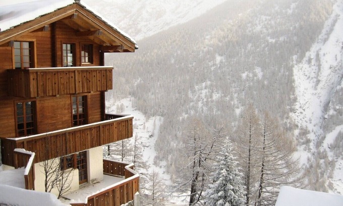 Saas-Fee Chalet De Esquí | Precioso, acogedor y soleado 3 dormitorios Chalet