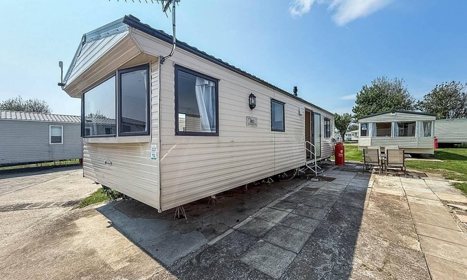 Winestead Casa | Homely caravan at Sand le Mere Holiday Park in Yorkshire ref 71012M