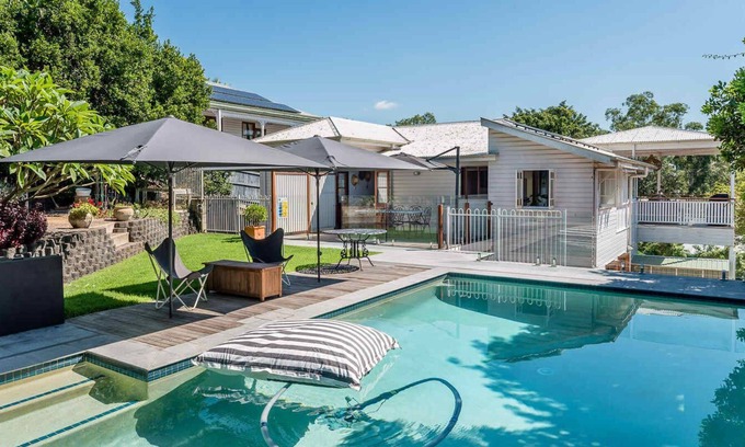 Bardon Casa | Homely Hideaway / Bardon