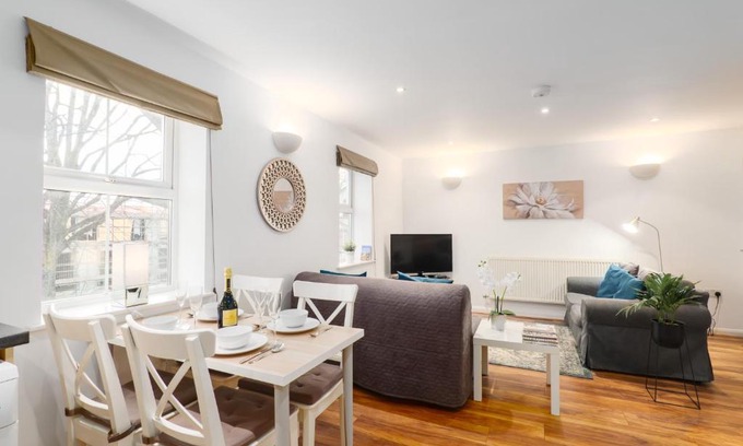 Roath Apartamento | Homely New Apartment with WiFi and Parking