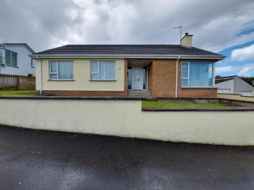 Articlave Casa | HOMELY YELLOW BUNGALOW -Articlave-near Castlerock