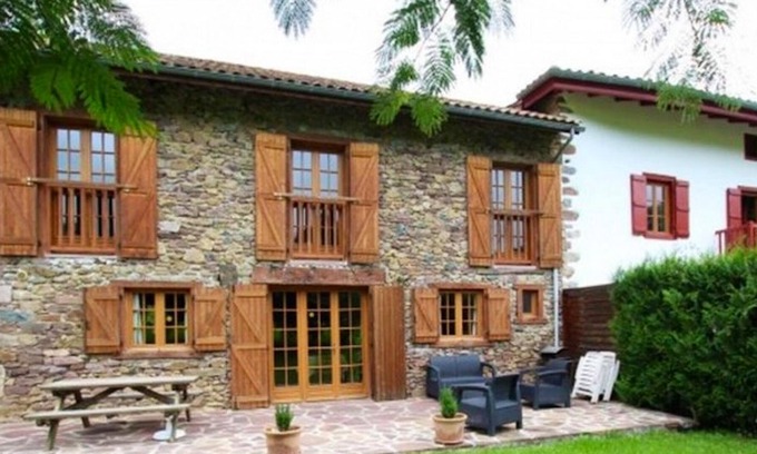 Saint-Etienne-de-Baigorry Casa | Homerez - Casa para 6 pers. con jardín y terraza en Saint-Étienne-de-Baïgorry