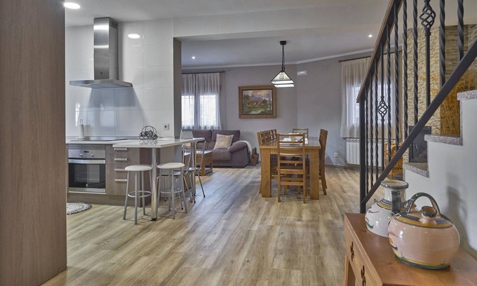 San Bartolome de Pinares Casa | Homerez - Casa para 12 pers. con jardín y terraza en San Bartolomé de Pinares