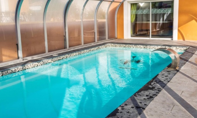 Plan-d'Aups-Sainte-Baume Apartamento | Homerez - Apartamento para 2 pers. con piscina, sauna, jacuzzi, spa y jardín
