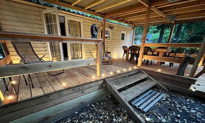 Saint-Jean-de-Valeriscle Casa | Homerez - Nice bungalow for 4 ppl. with shared pool at Saint-Jean-de-Valériscle
