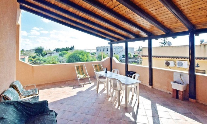 Triscina Apartamento | Homerez - ¡A 150 m de la playa! Apartamento para 8 pers. con terraza en Triscina