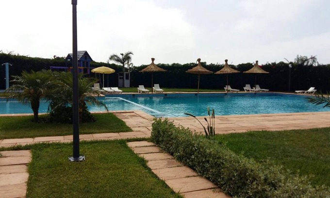 Soualem Trifiya Apartamento | Homerez - ¡A 200 m de la playa! Apartamento para 5 pers. con piscina compartida