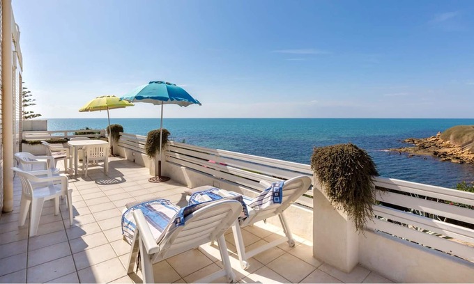 Punta Braccetto Apartamento | Homerez - ¡A 40 m de la playa! Apartamento para 4 pers. en Punta Braccetto