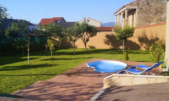 Boiro Casa | Homerez - ¡A 53 m de la playa! Casa para 8 pers. con jardín y terraza en Esteiro