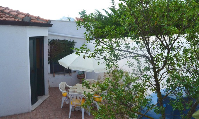 Pergusa Casa | Homerez - Espectacular casa para 4 pers. con jardín y terraza en Enna