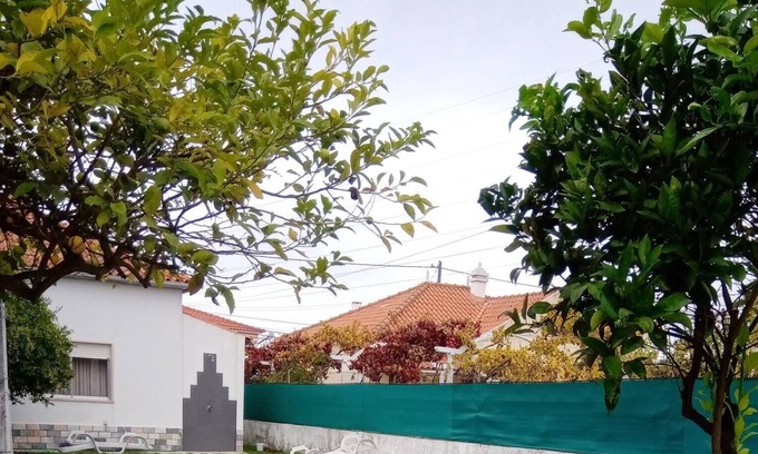Fernao Ferro Villa | Homerez - Villa a 15 km de la playa para 7 pers. con piscina en Fernão Ferro
