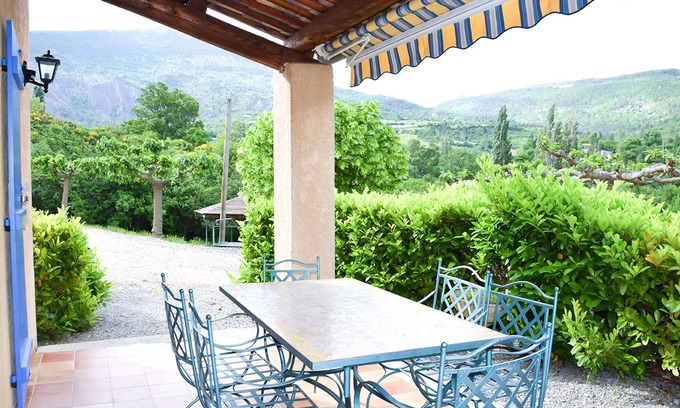La Roche-sur-le-Buis Apartamento | Homerez - Espectacular apartamento para 6 pers. con piscina compartida y terraza