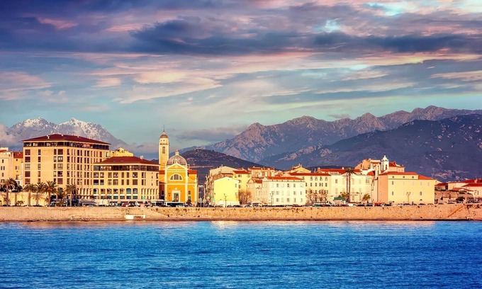 Corse-du-Sud Apartamento | Homerez - Apartamento en Ajaccio con Vista al Mar