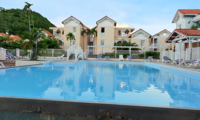 Sainte-Anne Apartamento | Homerez - Apartamento Sainte-Anne, piscina