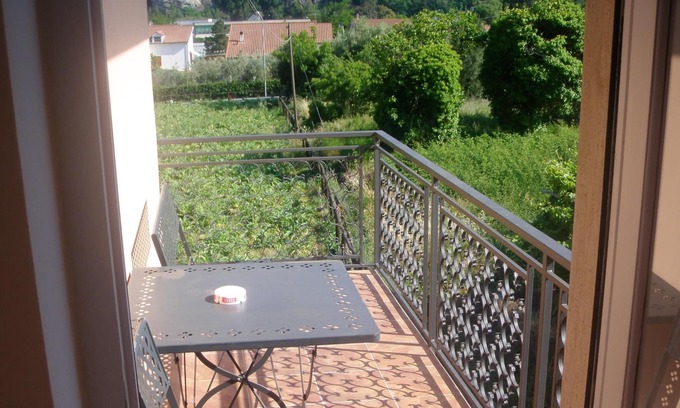 Villanova d'Albenga Apartamento | Homerez - Appartement 7 km away from the beach for 6 ppl. at Villanova d'Albenga