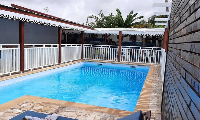 Sainte-Marie Apartamento | Homerez - Appartement 5 km away from the beach with shared pool, jacuzzi and spa