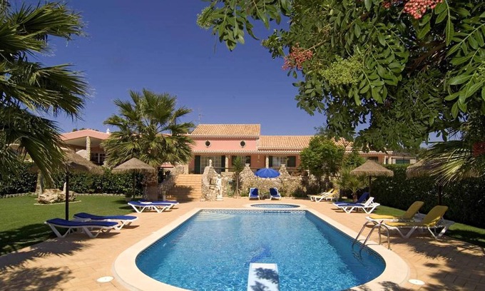 Farta Vacas Apartamento | Homerez - Apartamento a 5 km de la playa para 5 pers. con piscina compartida