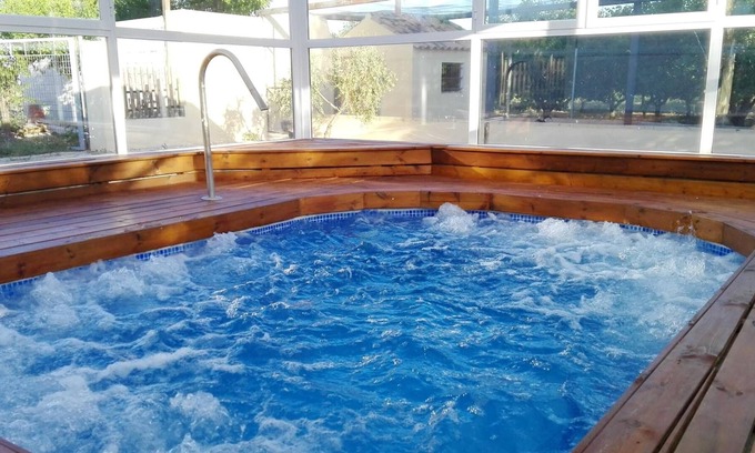 Caravaca de la Cruz Apartamento | Homerez - Apartamento para 2 pers. con piscina compartida, jacuzzi y terraza
