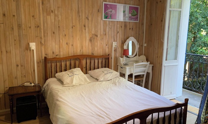 Neris-les-Bains Apartamento | Homerez - Apto. Néris-les-Bains
