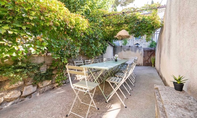 Montfrin Casa | Homerez - Casa auténtica en Montfrin con terraza