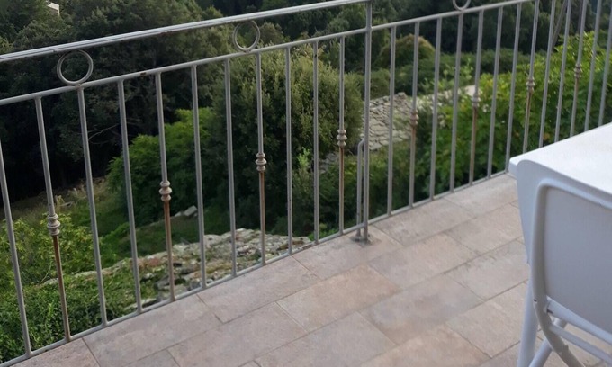 Isolaccio-di-Fiumorbo Apartamento | Homerez - Bonito apartamento para 4 pers. con balcón en Isolaccio-Di-Fiumorbo