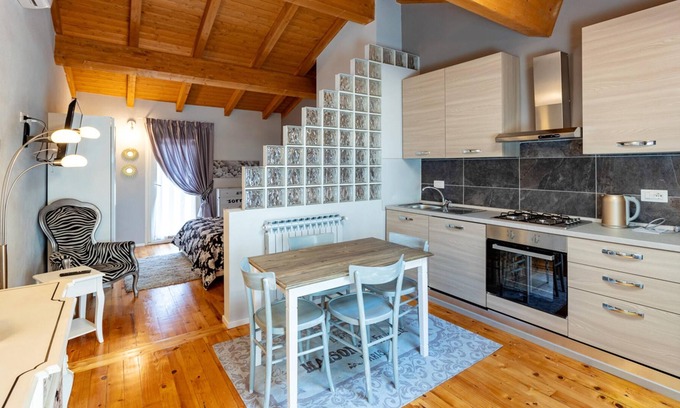 Piazza Apartamento | Homerez - Bonito apartamento para 2 pers. con balcón en Mondovì Piazza (CN)