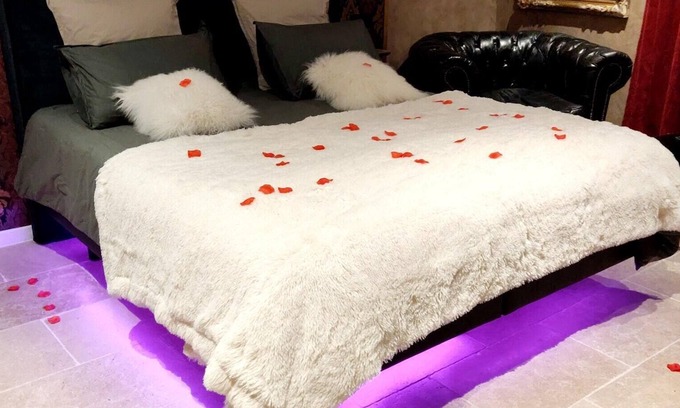 Saint-Zacharie Apartamento | Homerez - Bonito estudio para 2 pers. con jacuzzi en Saint-Zacharie
